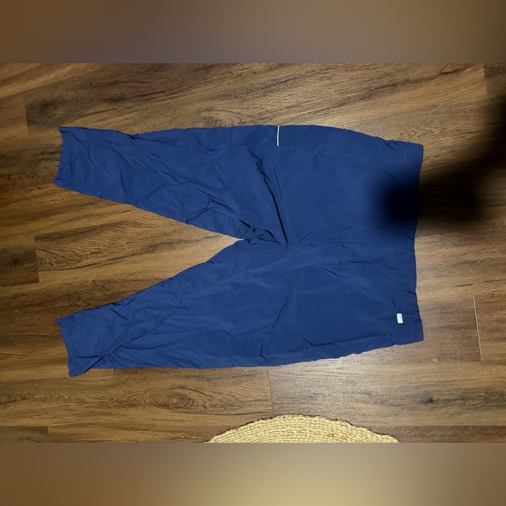 Nike Sportswear Style
Essentials Men's Unlined
Utility Pants (Navy/Sail) $120 - Picture 8 of 10